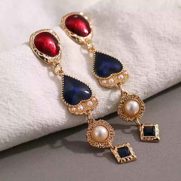 Zara Jewelry - Zara dangle earrings